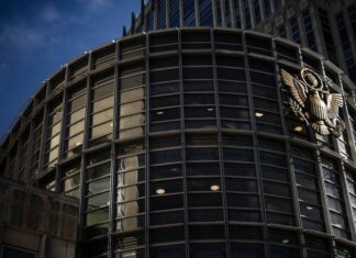 Федеральні суди не поспішають виправляти вразливу систему після неодноразових зломів