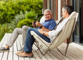 Скільки щомісяця витрачає середній 50-річний чоловік із зарплатою в 100 000 доларів?