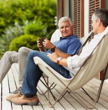 Скільки щомісяця витрачає середній 50-річний чоловік із зарплатою в 100 000 доларів?