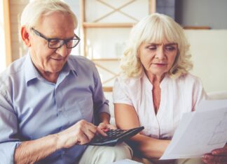 Економний вихід на пенсію: 10 способів скоротити витрати та 5 способів заробити гроші, не повертаючись на роботу