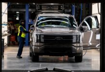 Зрушення на ринку електромобілів: падіння продажів розкішних моделей