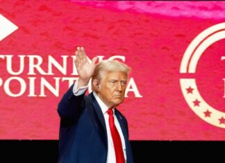 Чоловіка, ув’язненого через меми Трампа після стрілянини в Чарлі Кірка, нарешті звільнили