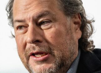 Співробітники Salesforce Вимагають від Генерального директора Беніоффа Засудити практику ICE