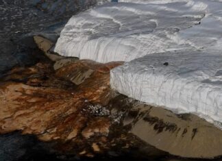 Головні Події Тижня: Від кривавого водоспаду в Антарктиді до відмови Lamborghini від електрокарів