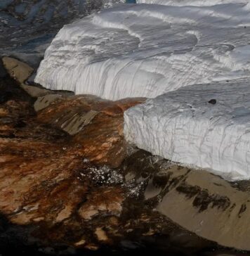 Головні Події Тижня: Від кривавого водоспаду в Антарктиді до відмови Lamborghini від електрокарів
