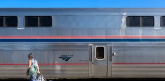 Evita il caos dell’aeroporto: alternative per viaggiare in autobus, treno e barca