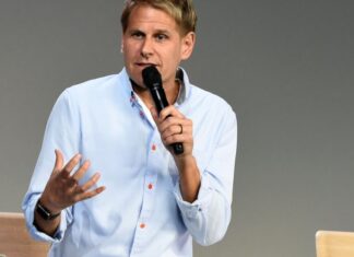 Догляд Керівника Apple Fitness на Фон Звинувачень у Домаганнях