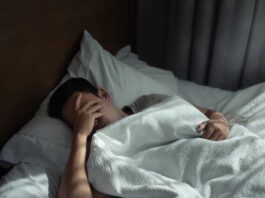 Perché perdere solo un’ora di sonno può farti ingrassare