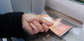 Jak wypłacić gotówkę z bankomatu bez karty bankowej